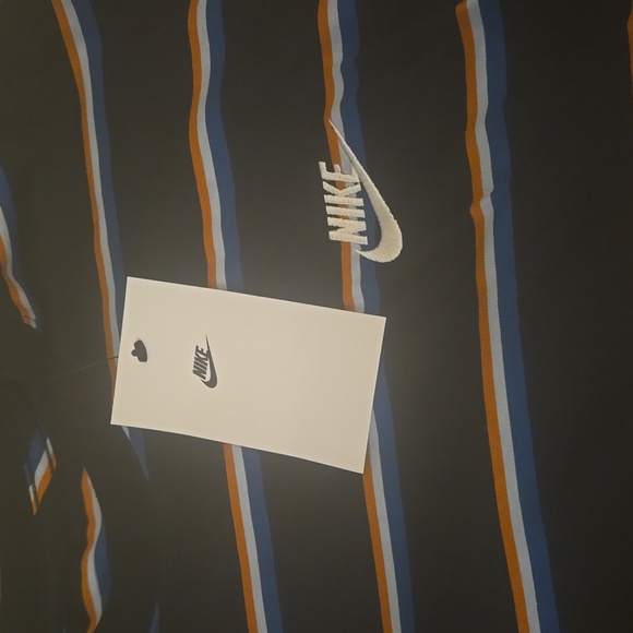New Nike multi-stripe Tee size L - Picture 3 of 5